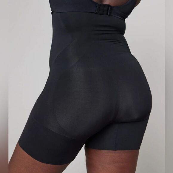 SPANX OnCore High-Waisted Mid Thigh Short Sculpt Shaper black NWT medium - Picture 2 of 8